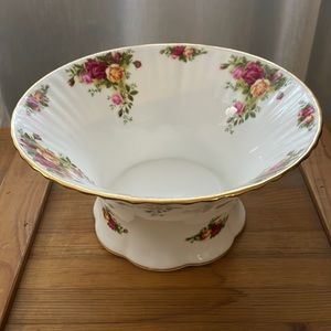 Royal Albert old country rose fluted serving bowl